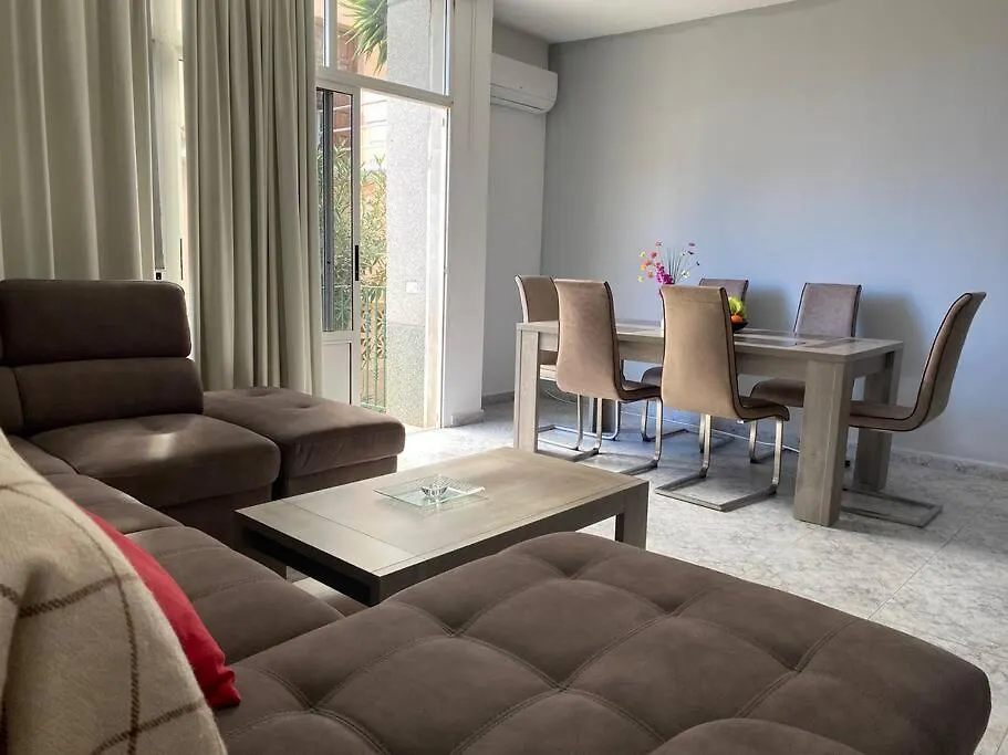 Three Bedroom Flat With Terrace 阿罗纳 西班牙