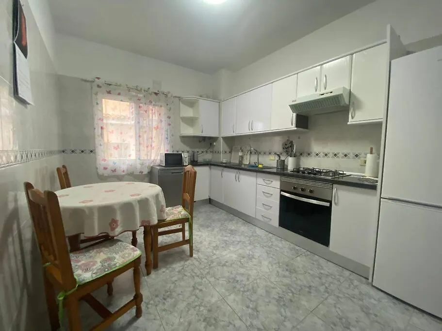 公寓 Three Bedroom Flat With Terrace 阿罗纳